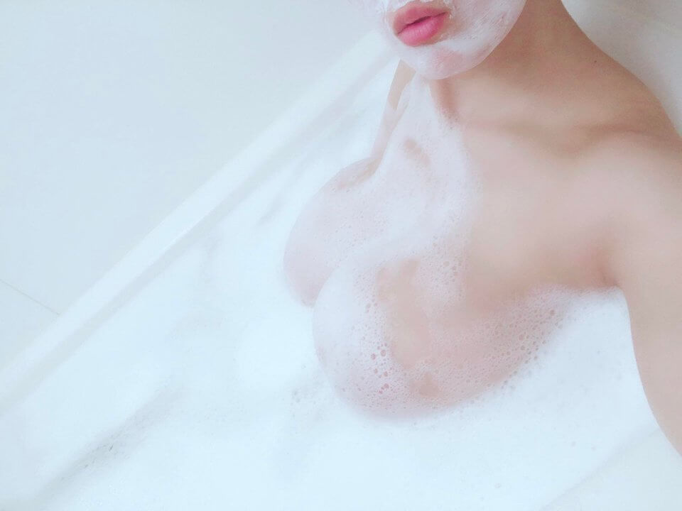 the best pictures selected from social accounts of Hitomi Tanaka